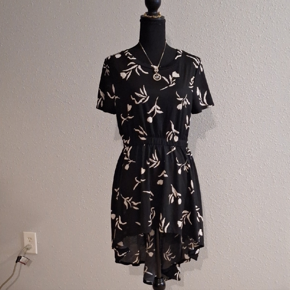 Sweet Rain Black Sundress with White Floral Print and Crew Neck for Casual